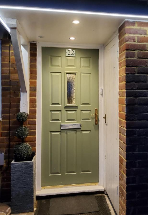 Air Conditioned Modern Double Bed Room With Private Attached Bathroom - Free Parking - Near London Heathrow Airport & Southall Broadway Экстерьер фото