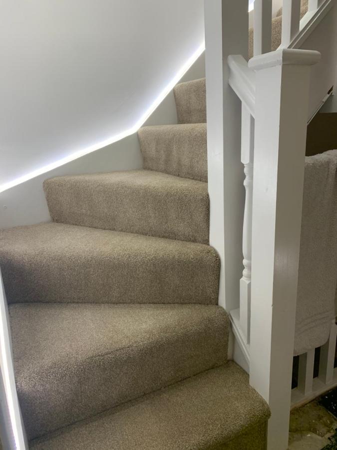 Air Conditioned Modern Double Bed Room With Private Attached Bathroom - Free Parking - Near London Heathrow Airport & Southall Broadway Экстерьер фото